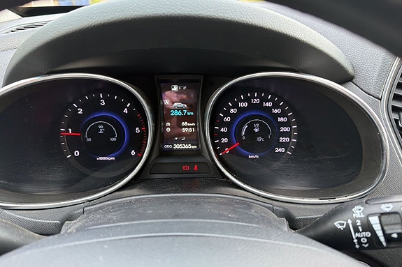Hyundai Santa Fe 11 of 21