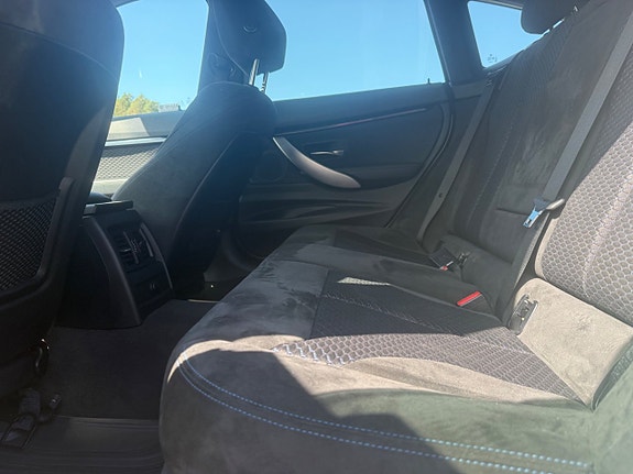 BMW 320d 15 of 17
