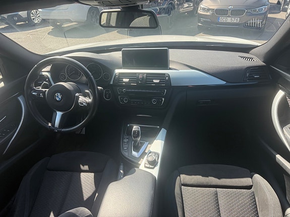 BMW 320d 9 of 17