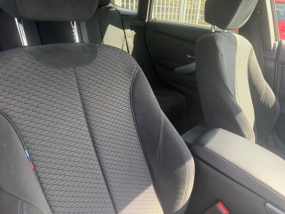 BMW 320d 12 of 17