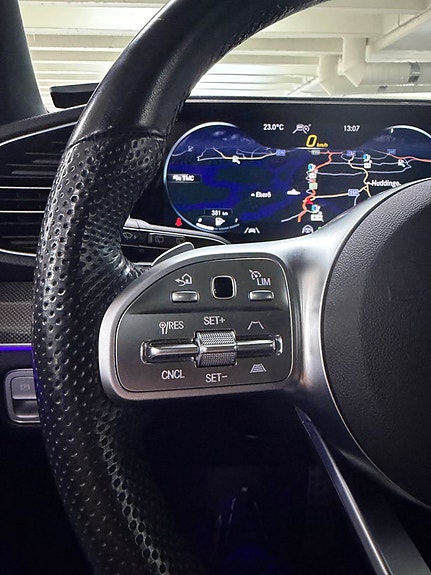 Mercedes-Benz GLE350 de 25 of 28