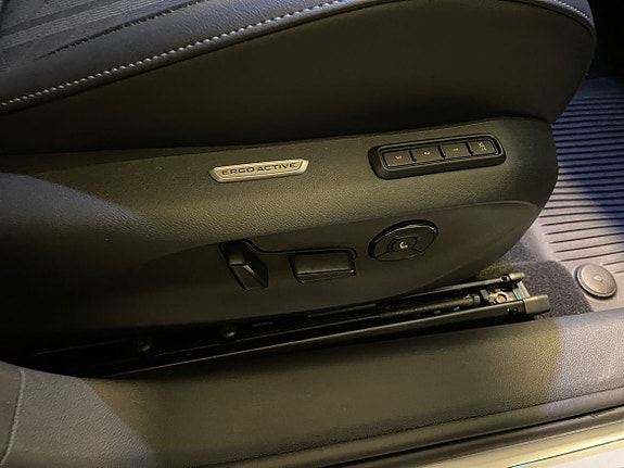Volkswagen Passat 14 of 16