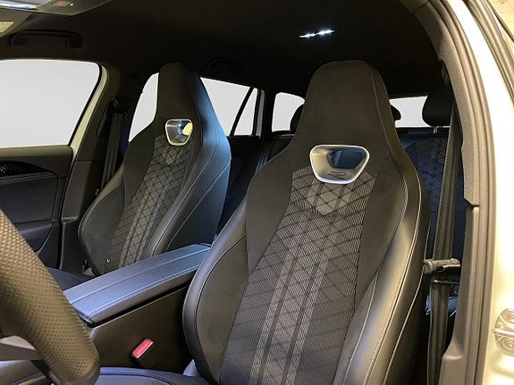 Volkswagen Passat 12 of 16