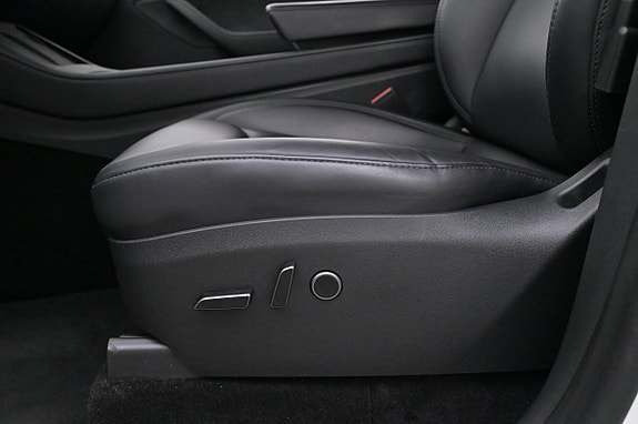 Tesla Model Y 11 of 27