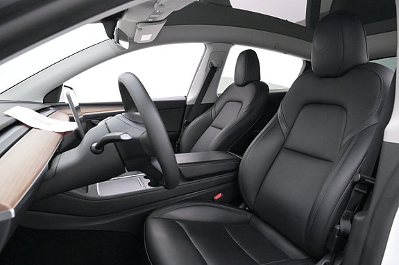 Tesla Model Y 9 of 27