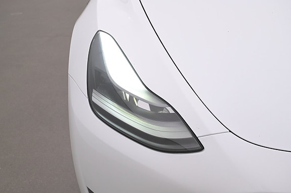 Tesla Model Y 26 of 27