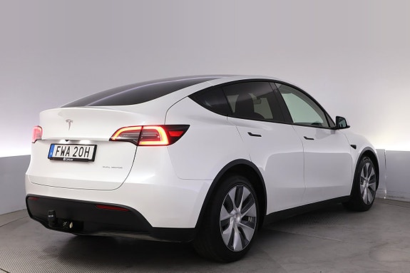 Tesla Model Y 5 of 27