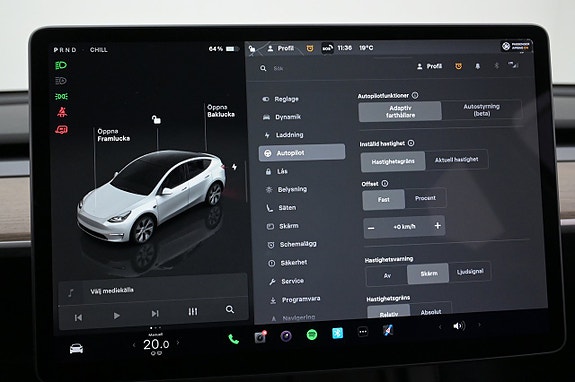 Tesla Model Y 15 of 27
