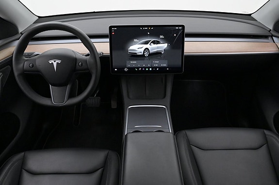 Tesla Model Y 6 of 27