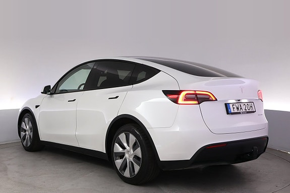 Tesla Model Y 4 of 27