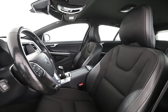 Volvo V60 Cross Country 11 of 30