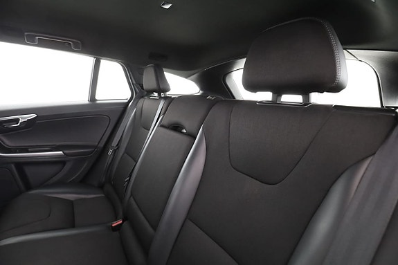 Volvo V60 Cross Country 15 of 30