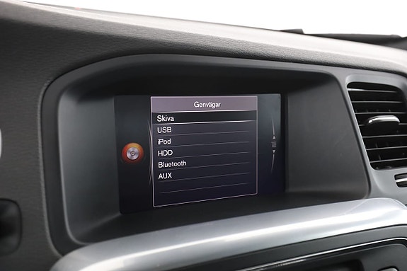 Volvo V60 Cross Country 21 of 30