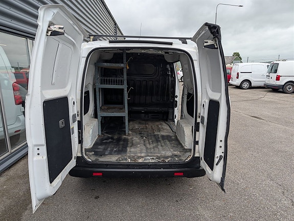 Nissan NV200 10 of 15