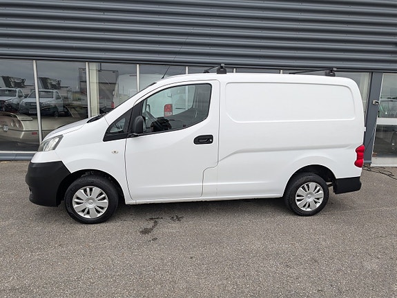Nissan NV200 2 of 15