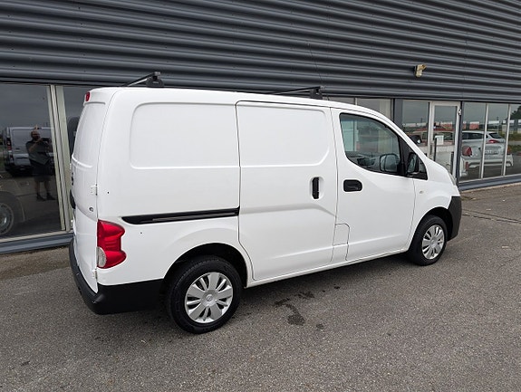 Nissan NV200 6 of 15