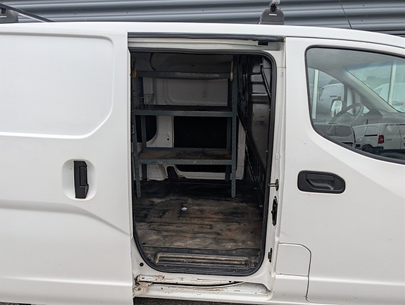 Nissan NV200 9 of 15