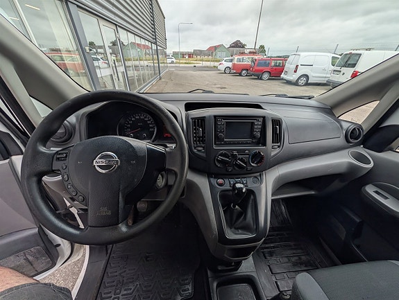 Nissan NV200 13 of 15
