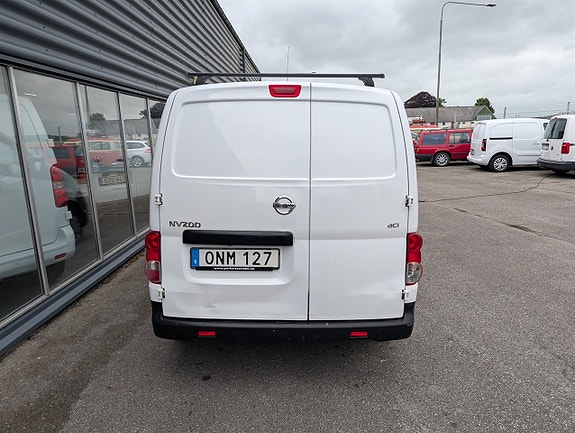 Nissan NV200 8 of 15