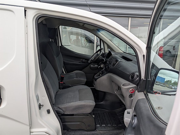 Nissan NV200 14 of 15