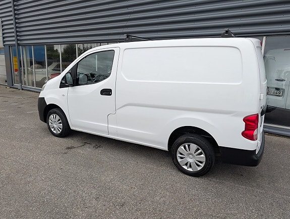 Nissan NV200 3 of 15