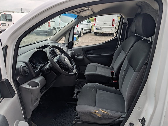 Nissan NV200 11 of 15