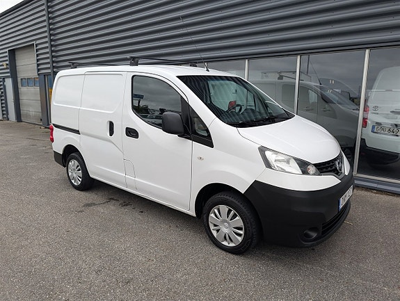 Nissan NV200 4 of 15