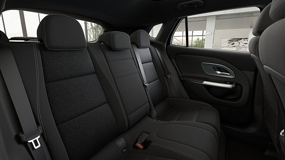 Mercedes-Benz GLA250 13 of 16