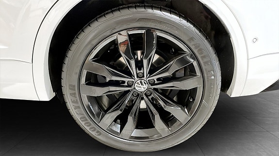 Volkswagen Touareg 6 of 14
