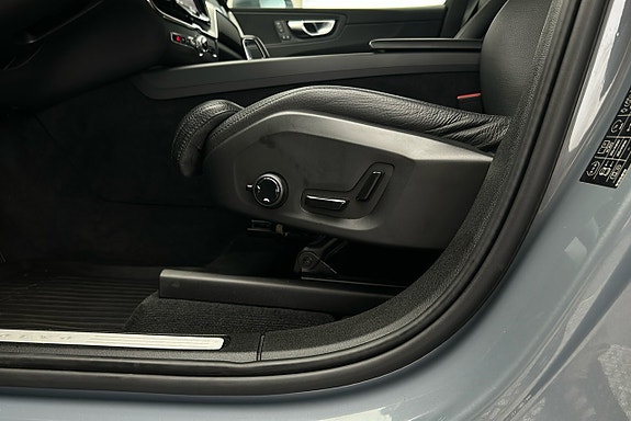 Volvo XC60 17 of 28