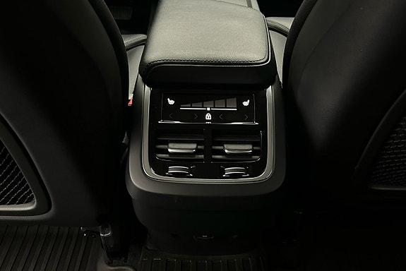 Volvo XC60 23 of 28
