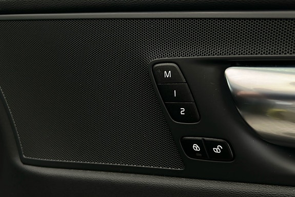 Volvo XC60 19 of 28