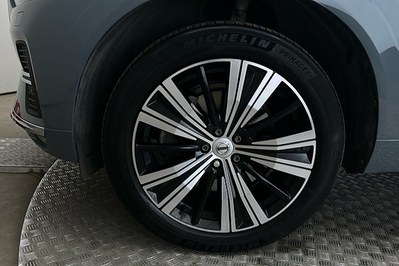 Volvo XC60 12 of 28