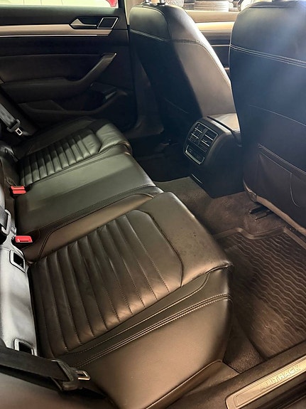 Volkswagen Passat Alltrack 13 of 13