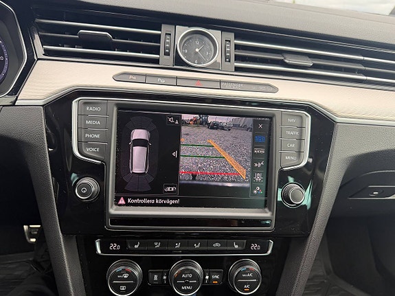 Volkswagen Passat Alltrack 11 of 13