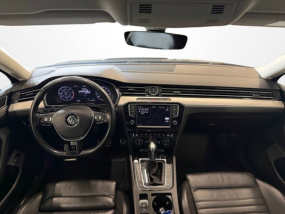 Volkswagen Passat Alltrack 9 of 13