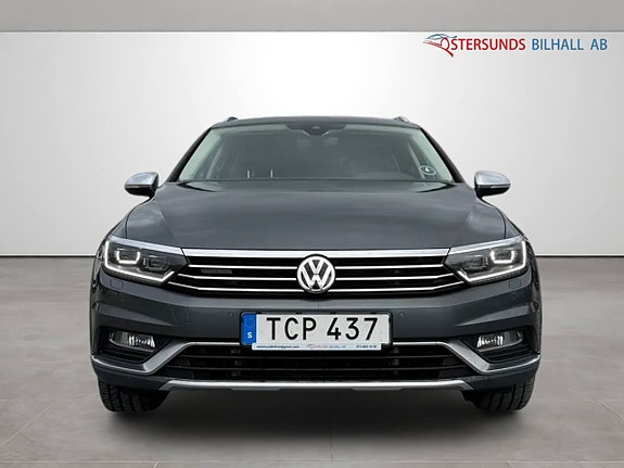 Volkswagen Passat Alltrack 2 of 13