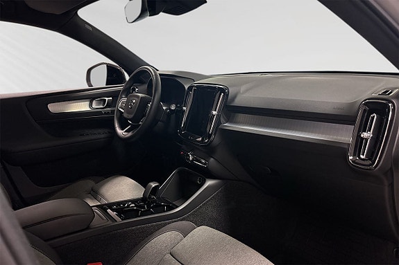 Volvo XC40 6 of 9
