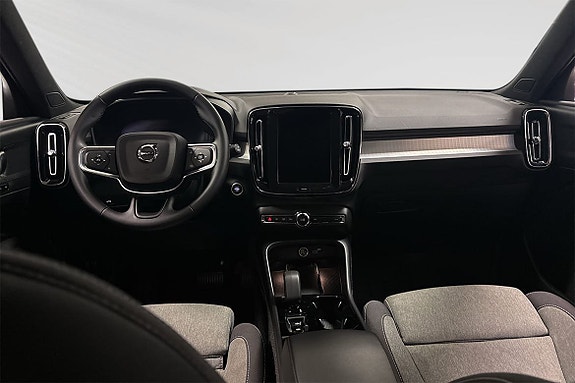 Volvo XC40 5 of 9