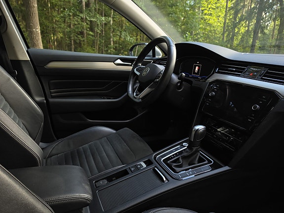 Volkswagen Passat 10 of 16