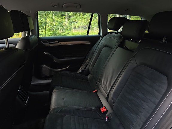 Volkswagen Passat 12 of 16