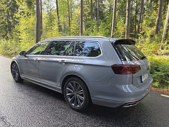 Volkswagen Passat 4 of 16
