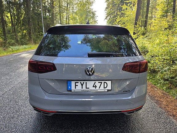 Volkswagen Passat 5 of 16