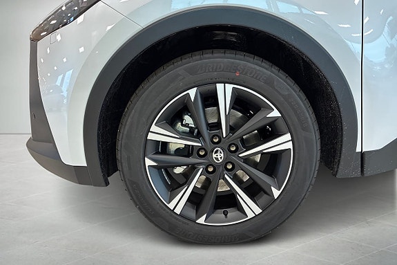 Toyota C-HR 15 of 18