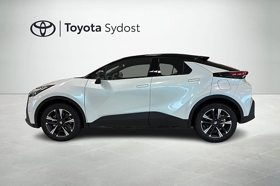 Toyota C-HR 3 of 18