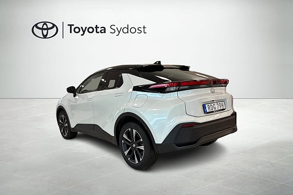 Toyota C-HR 2 of 18
