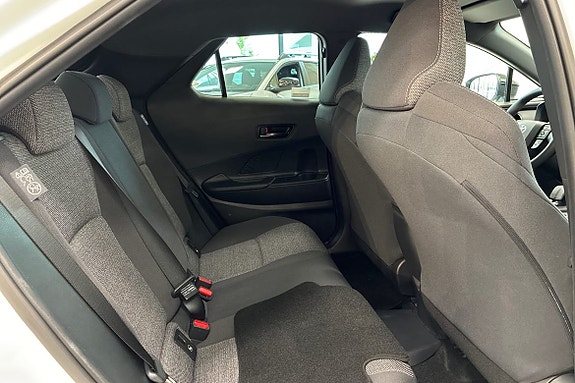 Toyota C-HR 7 of 18
