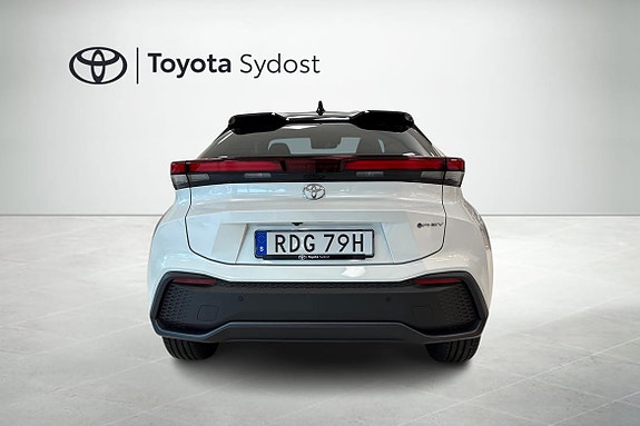 Toyota C-HR 4 of 18