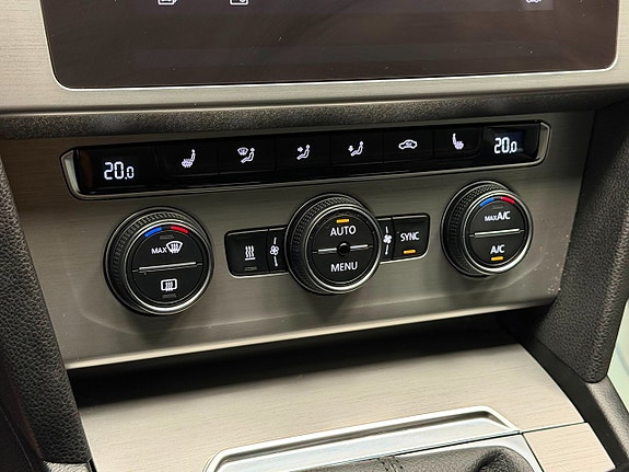 Volkswagen Passat 15 of 24