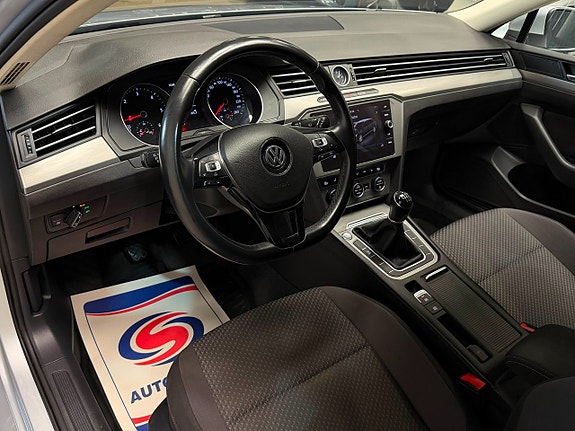 Volkswagen Passat 12 of 24